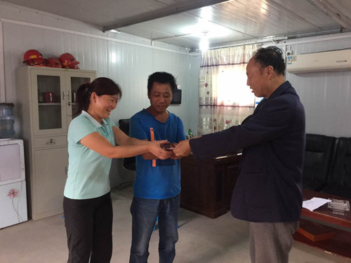 “金秋助學(xué)”，礦建二公司在行動(dòng)