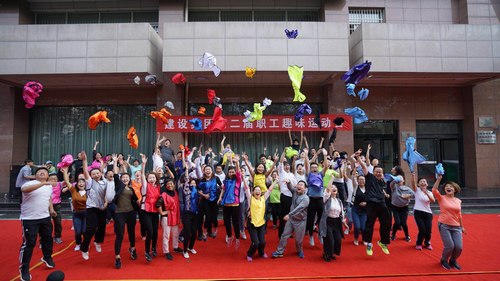 瞧，他們嗨瘋了！