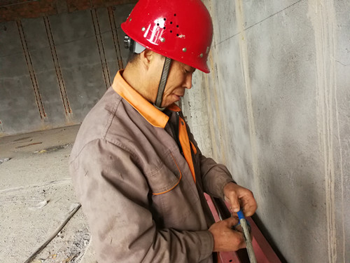 一個(gè)踏踏實(shí)實(shí)的“犁地?！?></div>
                                <div   id=