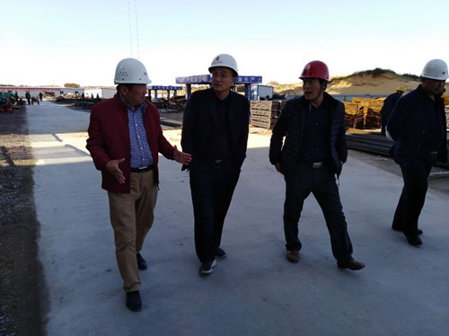 恒源集團公司黨委書記、監(jiān)事長王勝勇一行蒞臨天工公司小保當選煤廠末煤倉工地考察