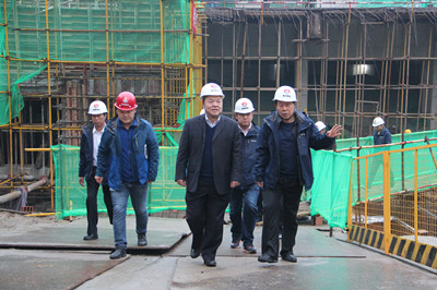 建設(shè)集團(tuán)董事長寧興剛深入漢中分公司天漢坊項目視察指導(dǎo)工作