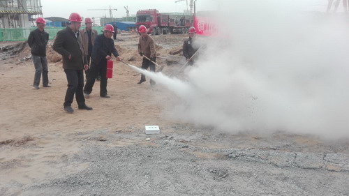 銅川分公司第六項(xiàng)目部消防演練現(xiàn)場變教育培訓(xùn)課堂