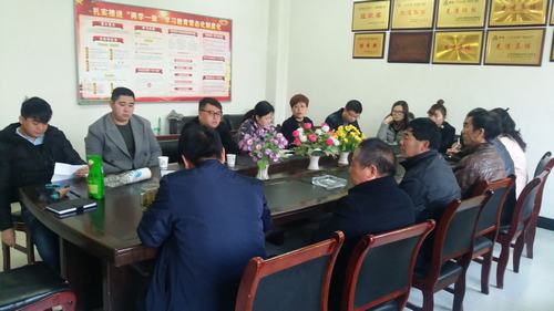 銅煤公司第十二項(xiàng)目部黨支部開展“貫徹黨的十九大精神，如何做一名合格黨員”專題學(xué)習(xí)研討會(huì)