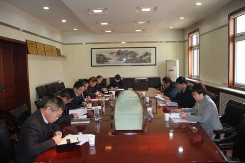 建設(shè)集團(tuán)聯(lián)合黨委副書記、紀(jì)委書記、工會負(fù)責(zé)人侯本英深入銅煤公司督導(dǎo)黨委中心組學(xué)習(xí)研討