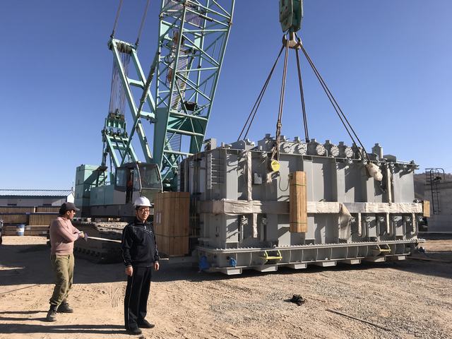 中亞公司變電站項(xiàng)目主變壓器順利完成吊裝