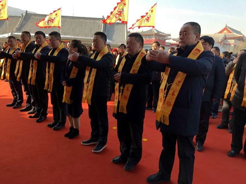 寧興剛董事長一行赴潼關(guān)古城參加迎春鳴鐘祈?；顒?></div>
                                <div   id=