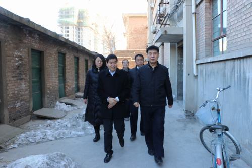 建設(shè)集團(tuán)聯(lián)合黨委副書記、紀(jì)委書記、工會主席侯本英一行慰問澄合分公司困難職工