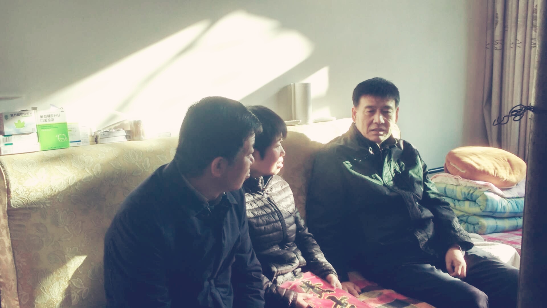 建設(shè)集團(tuán)聯(lián)合黨委副書記、紀(jì)委書記、工會主席侯本英一行慰問礦建三公司困難職工