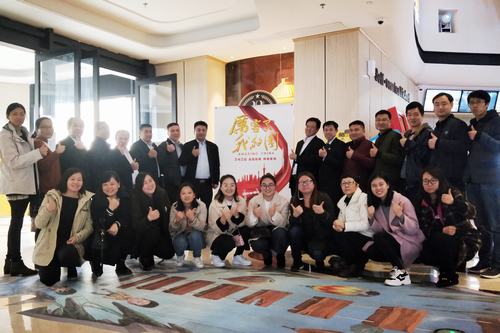 礦建二公司組團觀看《厲害了，我的國》 為祖國打CALL