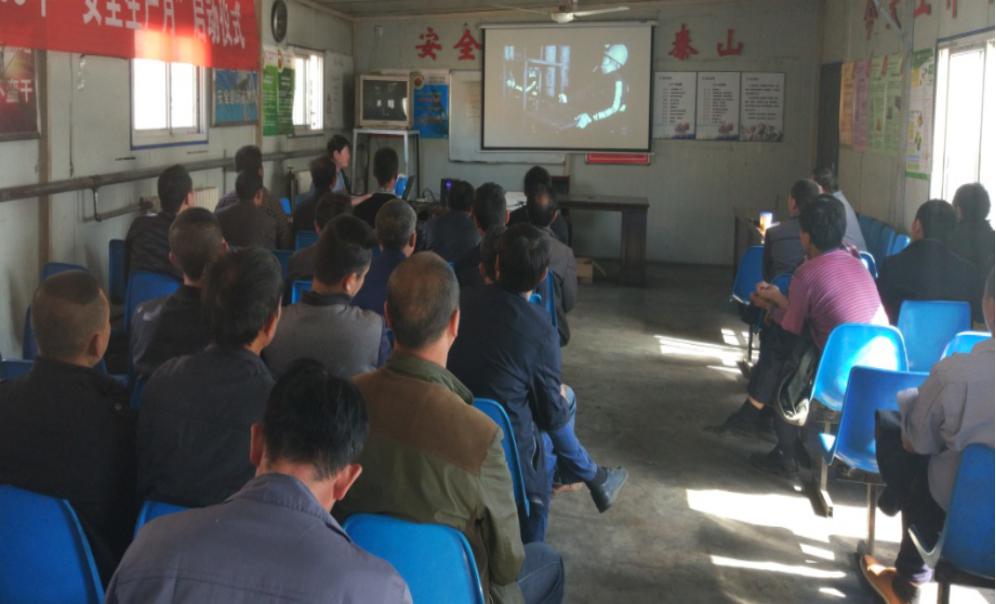 掘進公司北翼項目部嚴考核強培訓(xùn)確保一線安全