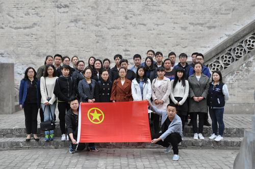 韓城分公司開展“緬懷革命先烈、弘揚(yáng)愛國主義精神”團(tuán)員青年掃墓活動(dòng)