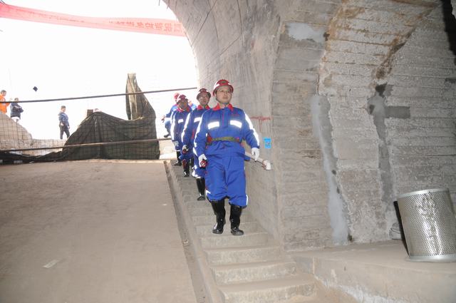 掘進公司檸條塔北翼2號風井工程順利通過竣工驗收