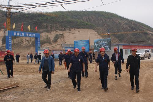 延能集團(tuán)黨委書記、董事長劉浩興一行蒞臨視察陜煤建設(shè)集團(tuán)礦建二公司車村項(xiàng)目部