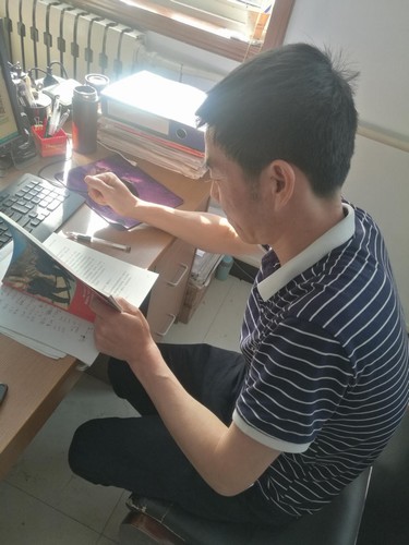 銅煤公司基層黨支部組織開展學習《梁家河》讀書活動