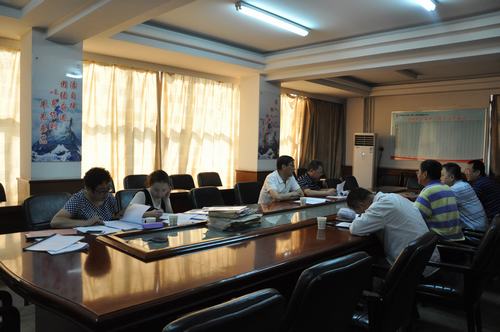 陜煤建設(shè)副總師王民福一行蒞臨韓城分公司對機(jī)電專項(xiàng)整治活動進(jìn)行檢查指導(dǎo)