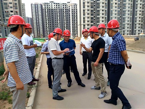 王明智深入銅煤1#、2#號小區(qū)施工現(xiàn)場檢查指導(dǎo)工作