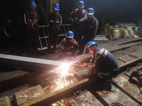 櫛風沐雨謀實績 玉汝于成譜新篇