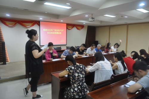 陜煤建設(shè)路橋分公司積極開(kāi)展安全生產(chǎn)月活動(dòng)