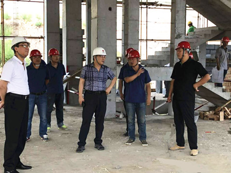 王明智深入陜煤建設(shè)漢中公司吳堡橫溝溫泉項(xiàng)目施工現(xiàn)場(chǎng)檢查指導(dǎo)工作