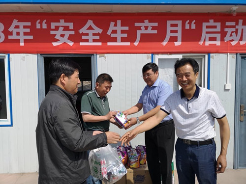 炎炎夏日送清涼  點(diǎn)點(diǎn)關(guān)懷傳真情