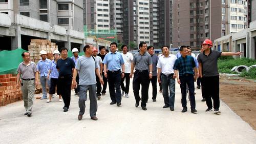 銅川礦業(yè)公司領(lǐng)導(dǎo)深入銅煤1#、2#小區(qū)施工現(xiàn)場(chǎng)調(diào)研指導(dǎo)項(xiàng)目建設(shè)工作