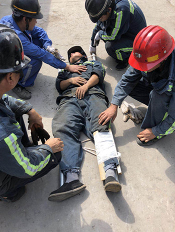 陜煤建設(shè)機(jī)電安裝公司曹家灘項(xiàng)目部開(kāi)展事故應(yīng)急演練