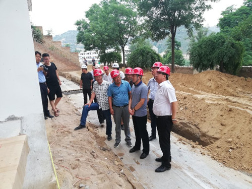 陜煤集團(tuán)總經(jīng)理助理、榆林合力產(chǎn)業(yè)扶貧公司董事長范京道蒞臨陜煤建設(shè)天工公司清澗紅棗深加工項(xiàng)目視察指導(dǎo)工作
