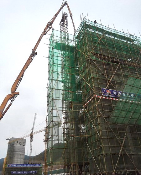 陜煤建設(shè)銅川公司冶坪煤礦矸石倉工程主體結(jié)構(gòu)順利封頂