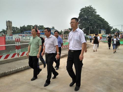 禮悅閣精品住宅小區(qū)工程治污減霾工作得到渭南市領(lǐng)導(dǎo)認(rèn)可順利通過驗(yàn)收