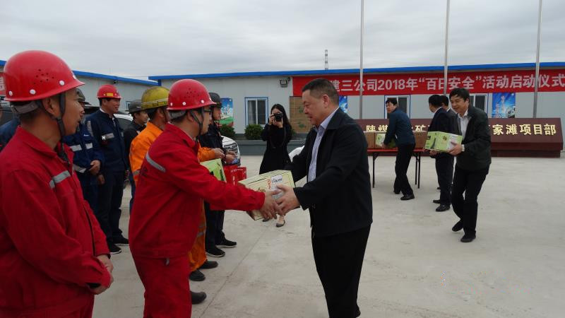 陜煤建設(shè)領(lǐng)導(dǎo)雙節(jié)慰問(wèn)一線(xiàn)送關(guān)懷