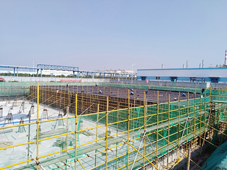 陜煤建設(shè)天工公司土建六部高質(zhì)量推進(jìn)蒲城清潔能源生產(chǎn)緩沖池工程樹(shù)形象