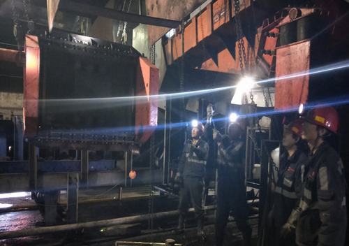 陜煤建設(shè)韓城分公司安裝第三項(xiàng)目部攻堅(jiān)克難提前完成張家峁煤礦原煤倉(cāng)及產(chǎn)品倉(cāng)給煤機(jī)改造工程