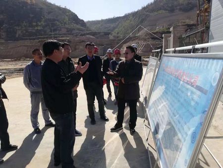 揚州市對口幫扶榆林市工作組組長、榆林市政府副秘書長孫景亮一行蒞臨陜煤建設天工公司承建的清澗北國棗業(yè)紅棗深加工項目考察指導工作