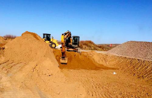 陜煤建設(shè)銅煤公司第五項(xiàng)目部承建的靖神鐵路郭家灘站臺工程開工建設(shè)