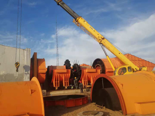 陜煤建設(shè)機(jī)電安裝公司搶險(xiǎn)紅柳林煤礦2號(hào)風(fēng)井主扇1#、2#風(fēng)機(jī)