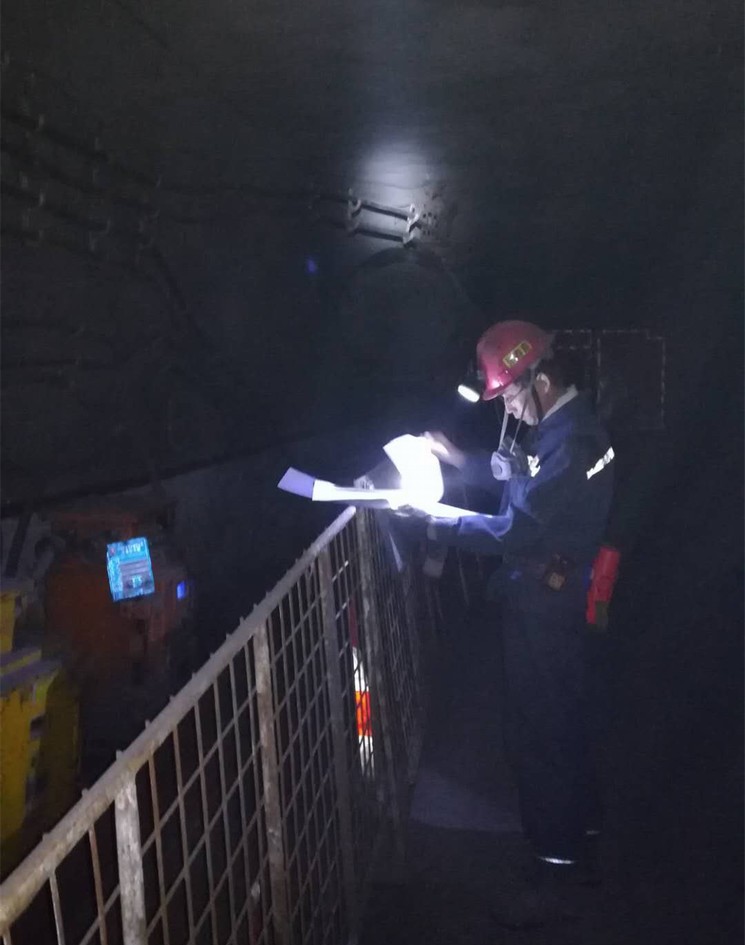 陜煤建設(shè)礦建三公司雙龍項(xiàng)目部狠抓“一通三防” 確保安全生產(chǎn)