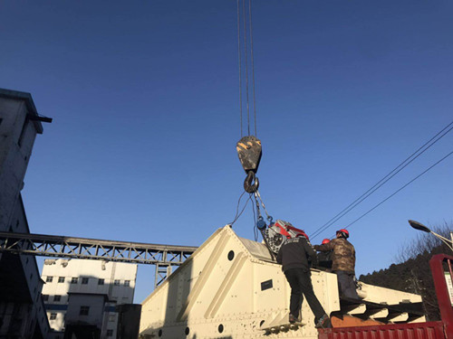 陜煤建設(shè)機電安裝公司黃陵建莊工地：“干完，大年三十回家！”