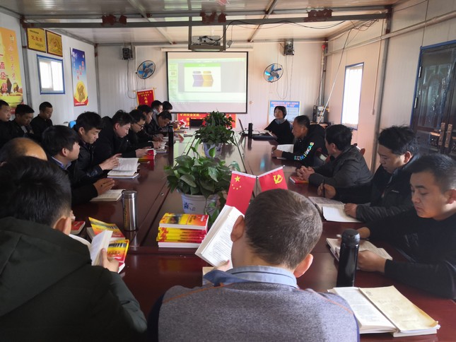 陜煤建設(shè)礦建三公司曹家灘項目部開展新員工培訓為工程助力