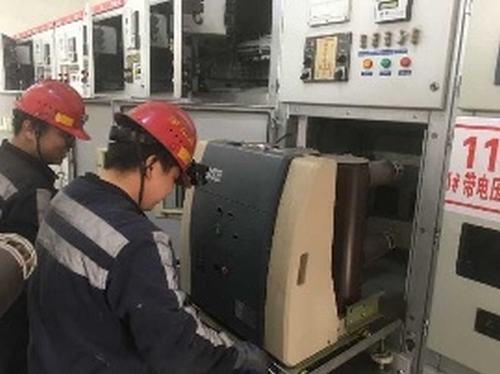 陜煤建設(shè)洗選煤運營公司檸條塔運營項目部積極開展春季電氣預(yù)防性試驗