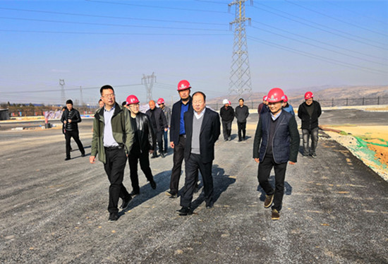 銅川市交通運(yùn)輸局局長路學(xué)敏蒞臨川耀服務(wù)區(qū)現(xiàn)場檢查指導(dǎo)工作