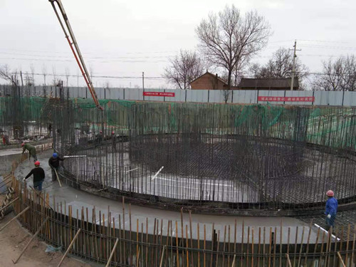 陜煤建設(shè)天工公司土建九部順利完成文家坡礦井及選煤廠新增產(chǎn)品倉(cāng)筏板基礎(chǔ)澆筑