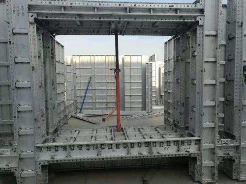 陜煤建設(shè)韓城分公司學(xué)習(xí)觀摩鋁膜板新技術(shù)、新材料應(yīng)用