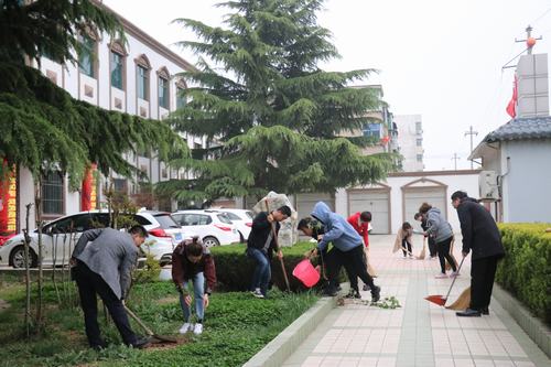 陜煤建設(shè)澄合分公司青年義務(wù)勞動(dòng)讓環(huán)境更加優(yōu)美