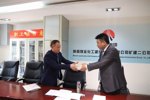 @陜煤建設礦建二公司全體中干：來領書啦！