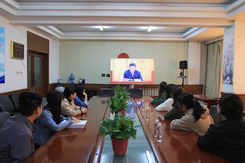 聆聽！思考！奮進！我們都是新時代的“追夢人”