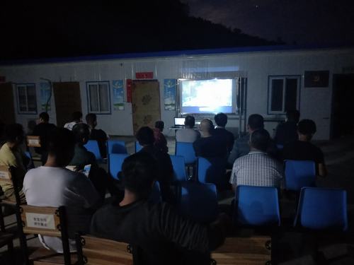 陜煤建設(shè)礦建二公司用“移動(dòng)電影”豐富基層員工生活