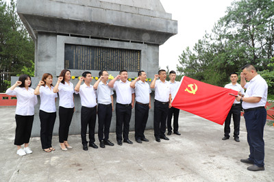 陜煤建設(shè)漢中分公司赴城固南沙湖革命烈士紀(jì)念碑開(kāi)展主題黨日活動(dòng)