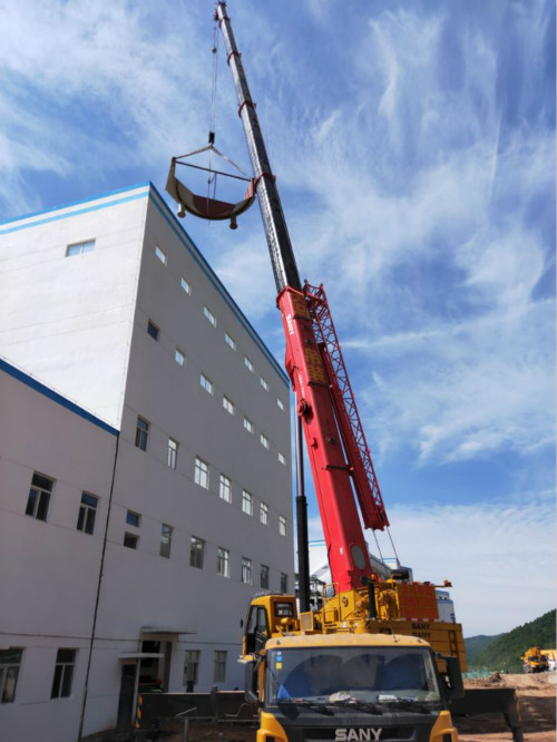 陜煤建設(shè)機電安裝公司承建冶坪礦動篩車間濃縮機吊裝順利完成