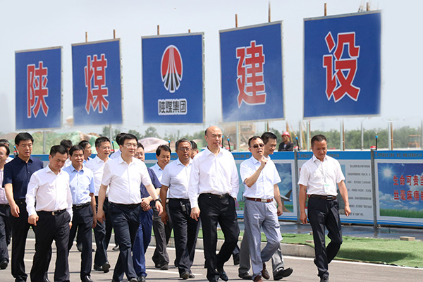 陜西省委副書記、省長(zhǎng)劉國(guó)中一行深入陜煤建設(shè)渭南分公司南京金龍電動(dòng)車項(xiàng)目視察工作