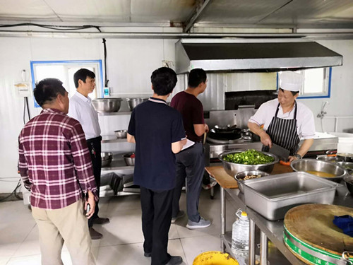 陜煤建設(shè)礦建三公司組織職工代表對(duì)各職工食堂安全專項(xiàng)檢查